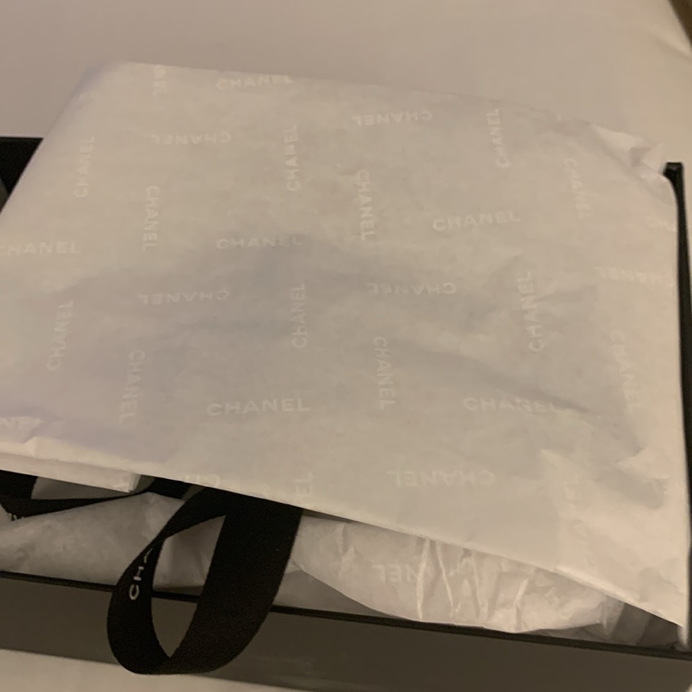 Brand new rare and collectible authentic Chanel with ribbon ,must have! - Picture 8 of 12